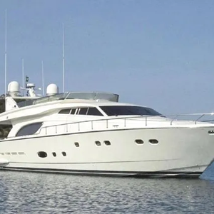Ferretti 810